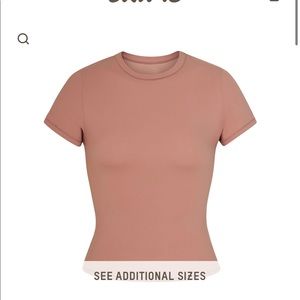 Fits everybody t-shirt in rose clay.